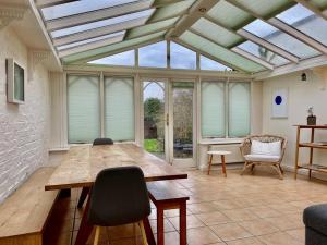 Light & Open Victorian Home Close to City Centre