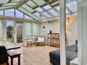 Light & Open Victorian Home Close to City Centre