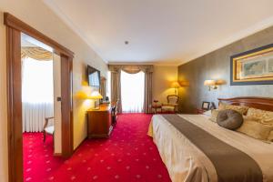 Triple Room with Balcony room in Hotel Niko