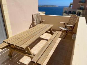 Seaview Family Apartment, Pool, Easy Access to the Sea, Near Mellieħa Bay
