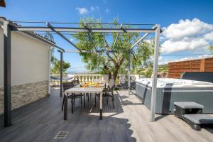 Villas Villa vue mer, terrasse et spa : photos des chambres