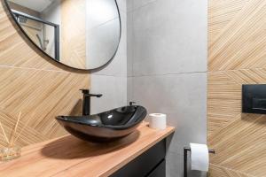 Żwirki i Wigury Apartments by BookingHost