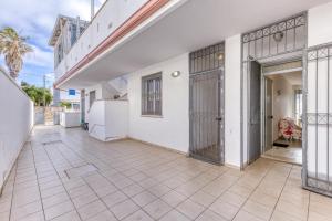 Appartamento climatizzato con patio esterno privato a 150 m dal mare