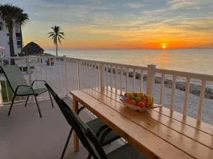 Outstanding Oceanfront Oasis Directly on Beach #8 - Long Point Key