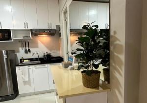 Family Getaway 2BR Vacation Homes Near Airport with FREE Gym - B2 1Kunzite