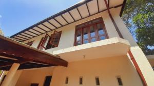 Olive Green Villa in Negombo for Airport Transit