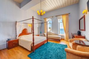 Suite with Sea View room in Apollonion Palace