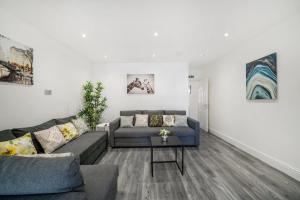 COZY 6-Bed Home in Reading, Close to University, Attractions, Train Station with Garden, Parking & WiFi