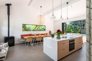 Maisons de vacances La Sauliere - Family house with zen and trendy decoration : photos des chambres