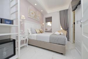 Deluxe Room (1 adult + 1 child) room in Roman Holiday Charming