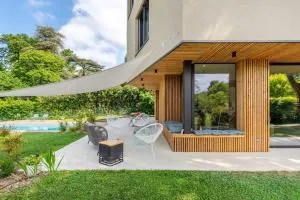 Souvenirs architect's house with pool and garden - 伊居利