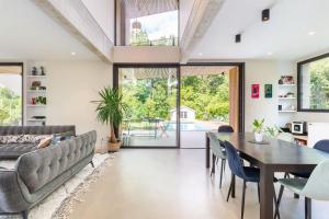 Souvenirs architects house with pool and garden