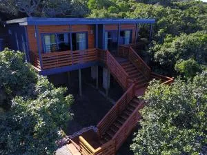 Treetop Guesthouse - Kini Bay