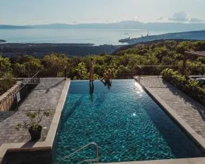 Villa Green Garden with Infinity Pool, Jacuzzi, Sauna and Panoramic View - Hreljin