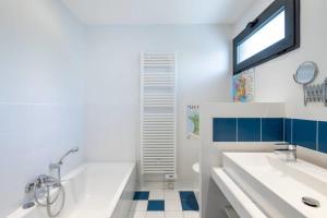 Togo - Stunning contemporary architects house