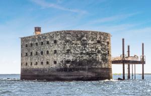 Maisons de vacances Stunning Home In Saint-Georges-De-Didon : photos des chambres