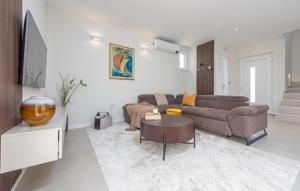 Amazing Home In Sukosan