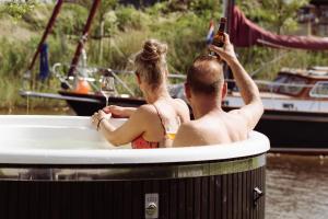 Vakantiehuis aan het water met hottub