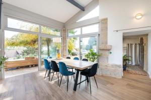 Villas Les Pierres Seches - house with pool and open view near the village : photos des chambres