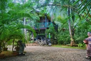 Passion Ray Villa & Tree Hut - Palutawa