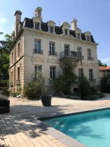 Le Manoir Amazing Hotel Particulier with garden and pool