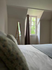 B&B / Chambres d'hotes ABBAYE DE BLANCHELANDE : photos des chambres