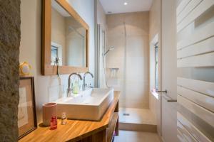 Villas Volange - Homely house with pool garden and amazing view : photos des chambres