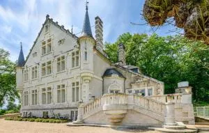 Awesome Home In Lencloître - Scorbé-Clairvaux