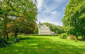 Awesome Home In Lencloître