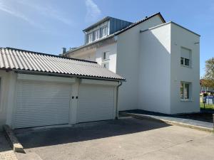 Modernes 2-Schlafzimmer Business EG Wohnung in Ehningen, IBM, Mercedes-Benz Sindelfingen, S-Bahn und A81 mit Parkplatz