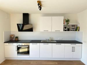 Modernes 2-Schlafzimmer Business EG Wohnung in Ehningen, IBM, Mercedes-Benz Sindelfingen, S-Bahn und A81 mit Parkplatz