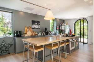 La Verrière amazing familiy house