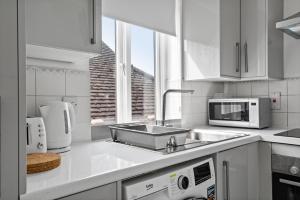 Shades of white in Mill Hill