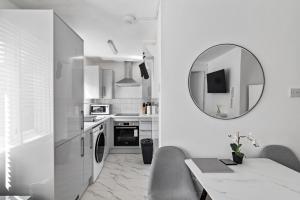 Shades of white in Mill Hill