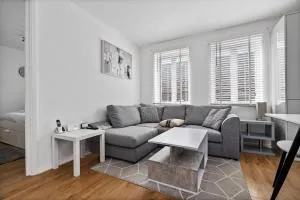 Shades of white in Mill Hill - Mill Hill