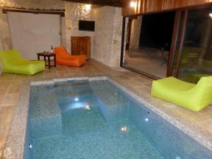 Maisons de vacances les gites de fred en Dordogne, Maisons avec piscines privees et chauffees : photos des chambres