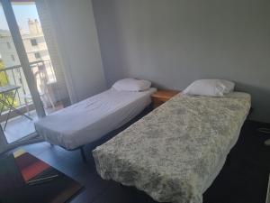 B&B / Chambres d'hotes NEW CHEAP PRIVATE ROOM, KITCHEN , OVERWIEUW sea,TRAM on spot, 12 minutes from nice train station with tram , beach in 17 min tram , CHAMBRE PRIVEE pas cher, cuisine equipee , tram sur place, APERCU mer, 12 min de la gare de Nice avec le tram, 17 min plage : photos des chambres