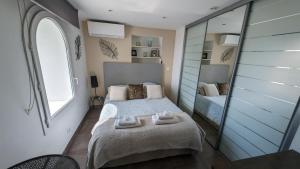 Appartements Le Mas d'Angeline - Vue mer jardin commun parking voiture obligatoire 10min voiture Monaco route etroite pente raide croisement limite voir photos - Sea view shared garden parking car mandatory 10min car Monaco narrow steep road limited passing see photos : photos des chambres