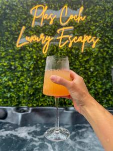 Plas Coch, Snowdon Views with Large Garden