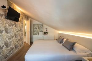 La Tua mansardina a 100 metri dal mare, 2 camere da letto - P r a t u r e c c i Group