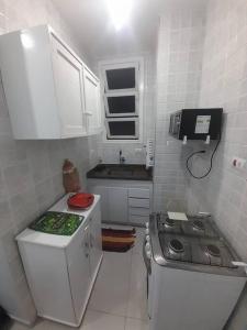 Kitnet 4 Guarujá (sem garagem) - Pitangueiras