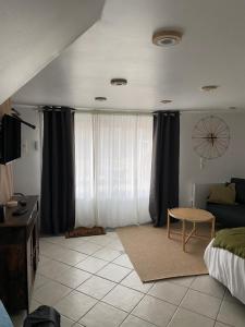 appart studio RDC de maison avec extérieur proche Reims