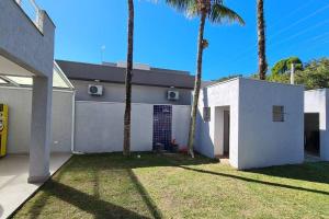 Casa com Piscina - Cond Fechado em Caraguatatuba - Praia da Mococa