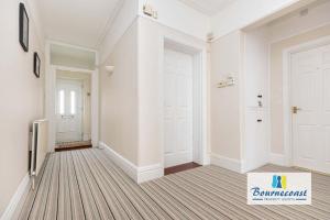 SEAWARD ESCAPE by BOURNECOAST - A Ground Floor Apartment Close to the Sandy Beaches with a Patio - FM660