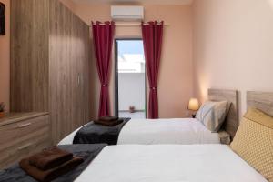 Modern 2BR Stylish Apartment with Large Backyard - Fully-Equipped Accomodation