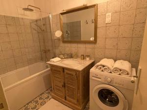 Appartements Suites Mana - MAHANA avec VUE SUPERBE sur la Place DUCALE et Parking prive inclus : photos des chambres