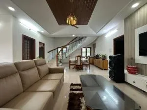 GM Whitehouse - Pāmalparti