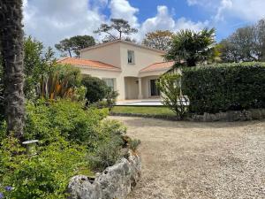 Villas St Palais, maison avec piscine a 200m de la plage : photos des chambres