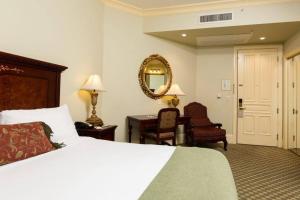 Standard Queen Room room in Diamond Hotel