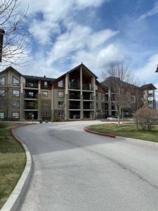Lake Windermere Pointe by StayIn